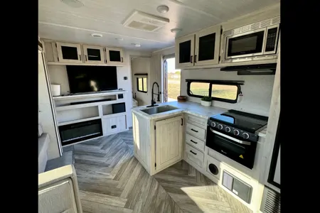 Ricardo's Pet Friendly, 27' Della Terra Travel Trailer