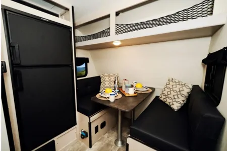 Coachmen Trailer 160022