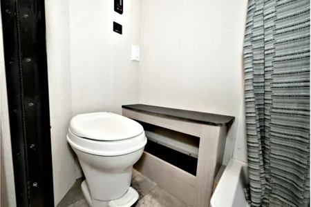 Coachmen Trailer 160022