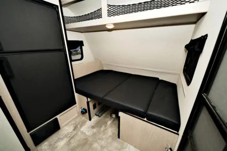 Coachmen Trailer 160022