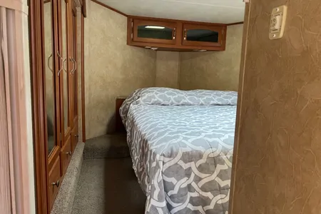 Shirley's Forest River V-Cross Fifth Wheel