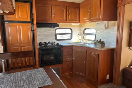 Shirley's Forest River V-Cross Fifth Wheel