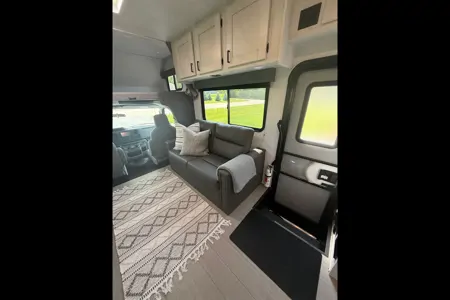 East to West Entrada Class C