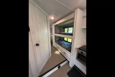 East to West Entrada Class C