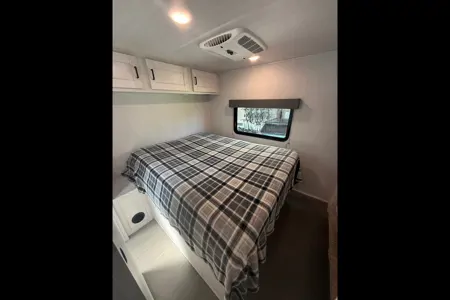 East to West Entrada Class C