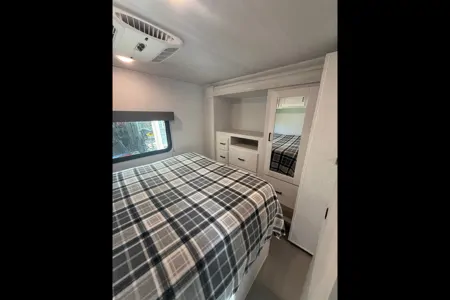 East to West Entrada Class C