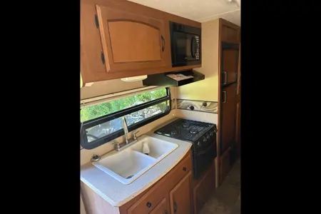 Jeff's Coachmen Freedom Express Hybrid