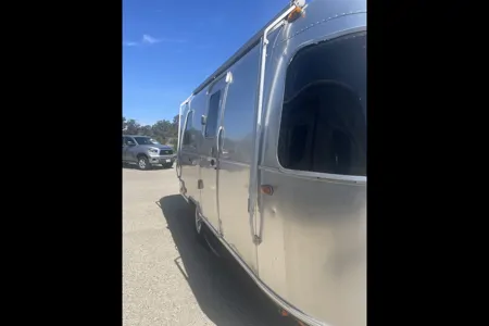 Classic, Cute, Cozy: 20' Airstream For Your Coastal Adventure