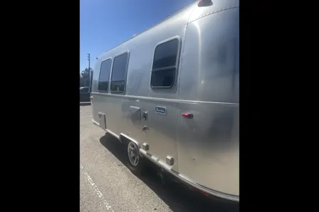 Classic, Cute, Cozy: 20' Airstream For Your Coastal Adventure