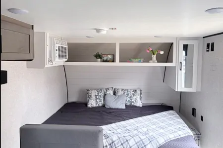 Calista’s Jayco Jayflight SLX Travel Trailer