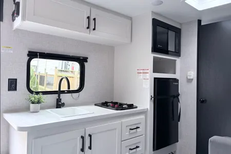 Calista’s Jayco Jayflight SLX Travel Trailer