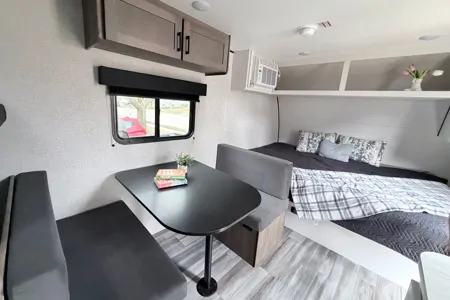 Calista’s Jayco Jayflight SLX Travel Trailer