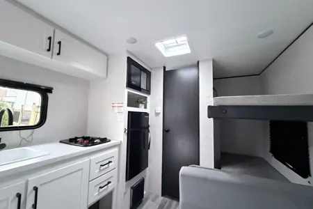 Calista’s Jayco Jayflight SLX Travel Trailer