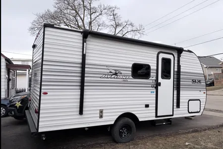 Calista’s Jayco Jayflight SLX Travel Trailer