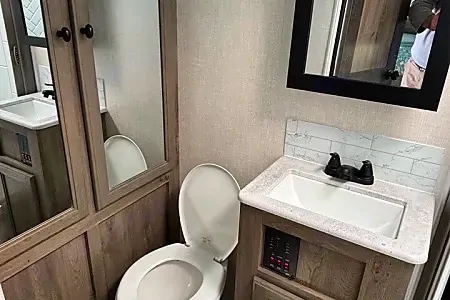 2022 Surveyor Legend 19RBLE Travel Trailer