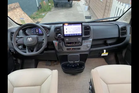 Beverly's Thor Motor Coach Rize 18M Class B