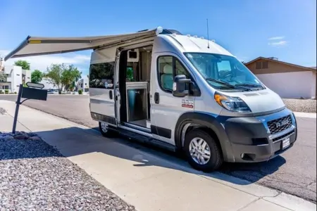 Beverly's Thor Motor Coach Rize 18M Class B