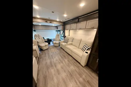 Convenience Rv's Riviera 39BH