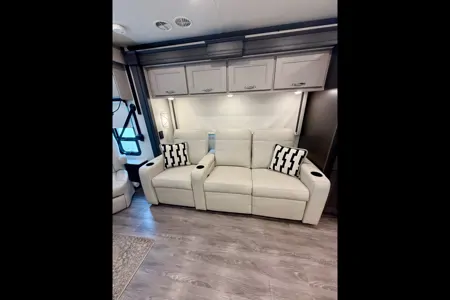 Convenience Rv's Riviera 39BH