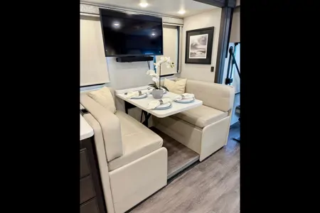 Convenience Rv's Riviera 39BH