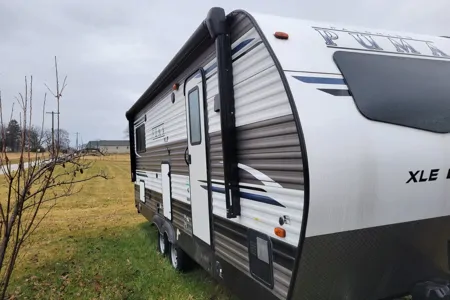 Steven's Puma lle light 22fkc Travel Trailer