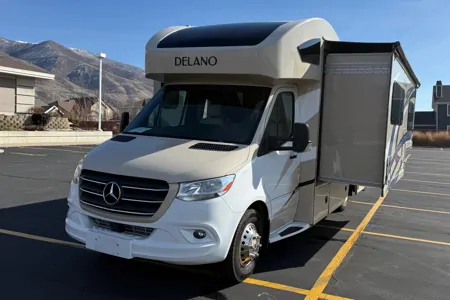 Bret's Thor Motor Coach Delano 24TT Class C