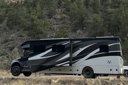 Renegade RV Verona 36VSB Class C