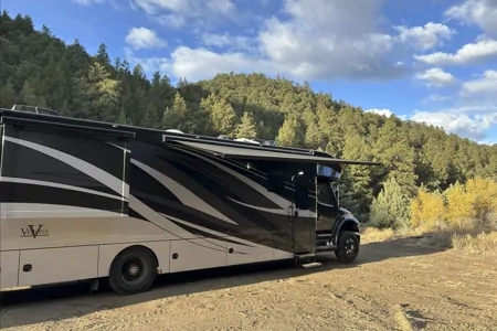 Renegade RV Verona 36VSB Class C