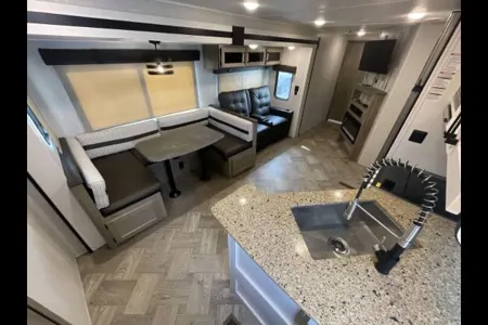 Spacious Palomino 28bhss Travel Trailer