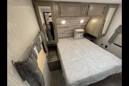 Spacious Palomino 28bhss Travel Trailer
