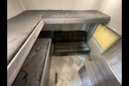 Spacious Palomino 28bhss Travel Trailer