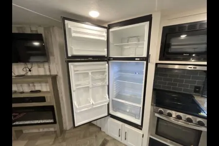 Spacious Palomino 28bhss Travel Trailer