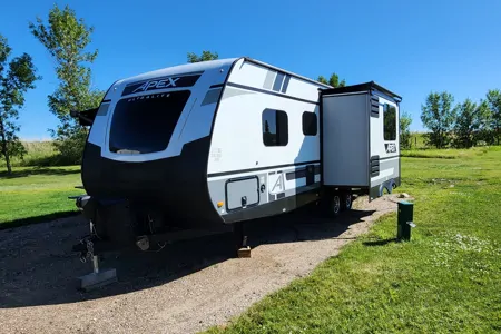 Luxurious Lightweight Apex 256BHS Travel Trailer