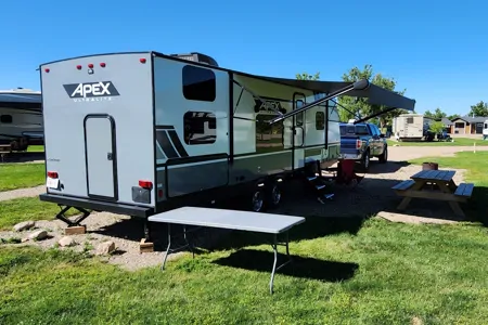 Luxurious Lightweight Apex 256BHS Travel Trailer