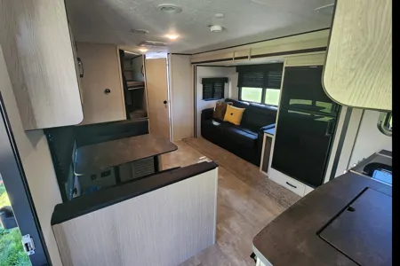 Luxurious Lightweight Apex 256BHS Travel Trailer
