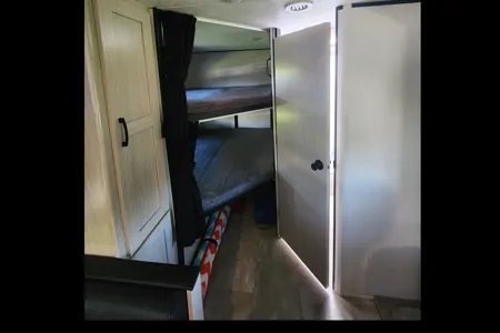 Luxurious Lightweight Apex 256BHS Travel Trailer