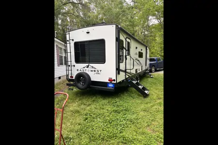 ricky's East to West Alta Travel Trailer
