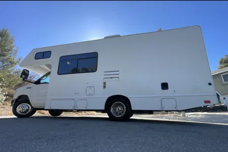 Powerful solar + inverter gorgeous family rv 