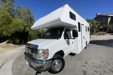 Powerful solar + inverter gorgeous family rv 