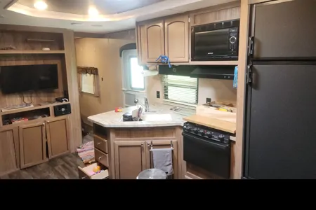 Benjamin 's Revere 27 bunk house  Travel Trailer