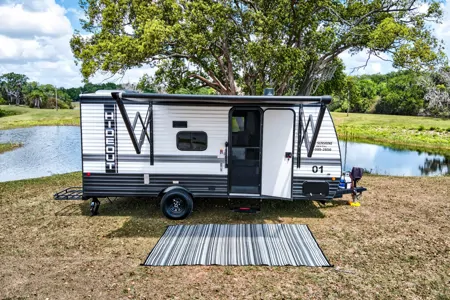 Little sunshine RV Rentals Hideout 176BH