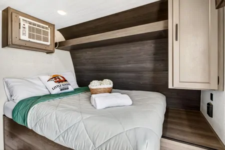 Little sunshine RV Rentals Hideout 176BH