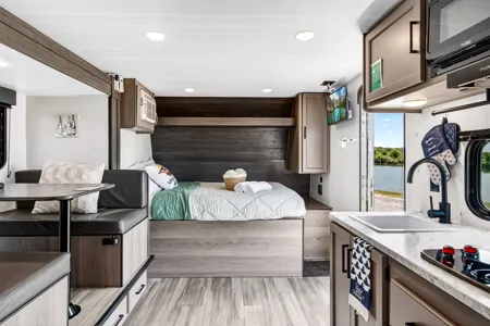 Little sunshine RV Rentals Hideout 176BH