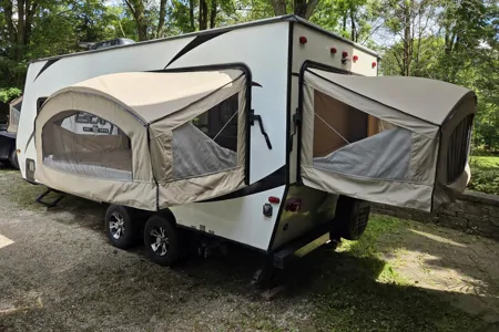 Family Trailer KZ Escape 3 Tip Out Hybrid