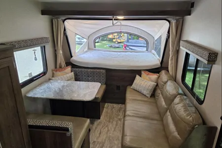 Family Trailer KZ Escape 3 Tip Out Hybrid