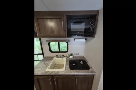 Family Trailer KZ Escape 3 Tip Out Hybrid