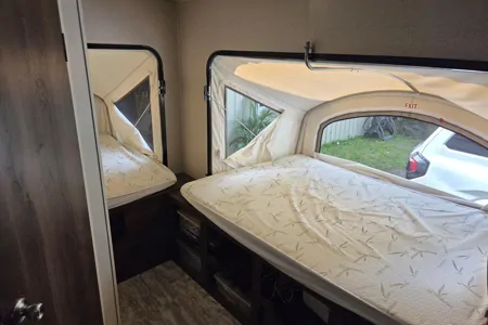 Family Trailer KZ Escape 3 Tip Out Hybrid