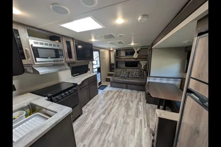 The Grand Adventure 33 – Sleeps 8 Comfortably