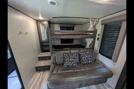 The Grand Adventure 33 – Sleeps 8 Comfortably