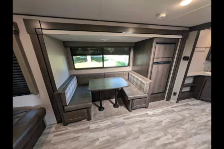 The Grand Adventure 33 – Sleeps 8 Comfortably